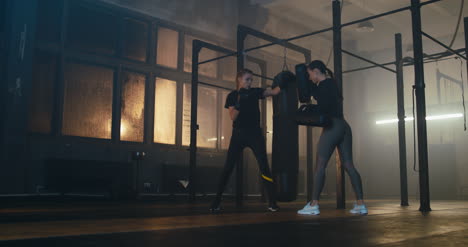 Women-Sparring-in-Gym-03