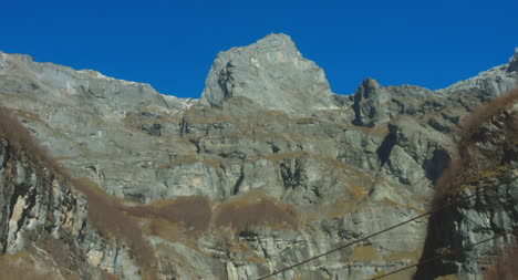 Wanderer,-Der-Den-Fluss-überquert