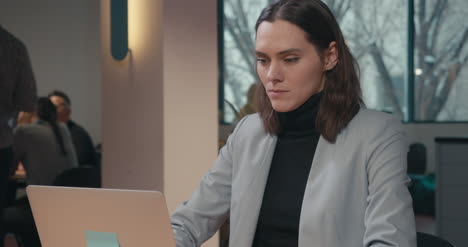 Woman-in-Suit-With-Laptop-03