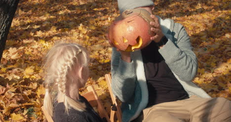 Halloween-Family-Pumpkin-Carving-33