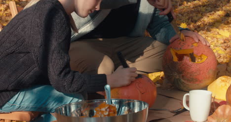 Halloween-Family-Pumpkin-Carving-34