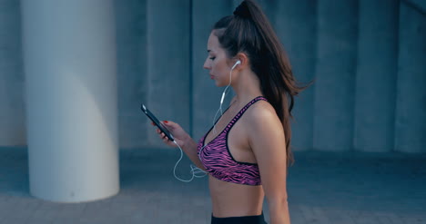 Athletic-Woman-with-Headphones