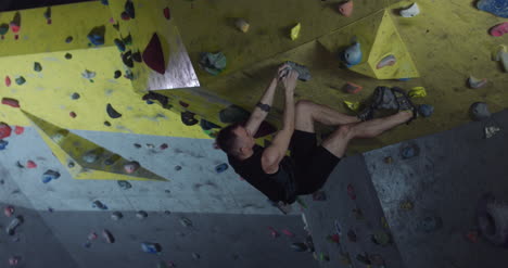 Man-Bouldering