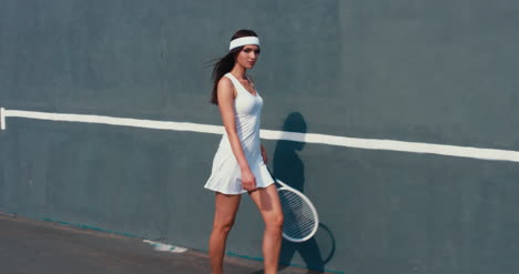 Tennis-Girls-Wall-Walking-05