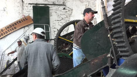 Arbeiter-Der-Zuckerrohrmühle-In-Madeira