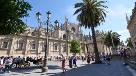 Catedral-De-Sevilla-Con-Gente
