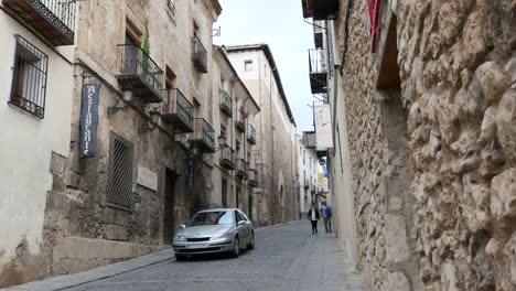 Spanien-Cuenca-Straße-Mit-Auto