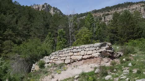 Spanien-Sierra-De-Gudar-Blick-Mit-Steinmauer