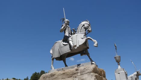 Spanien-Statue-Ritter-An-Der-Quelle-Des-Tajo