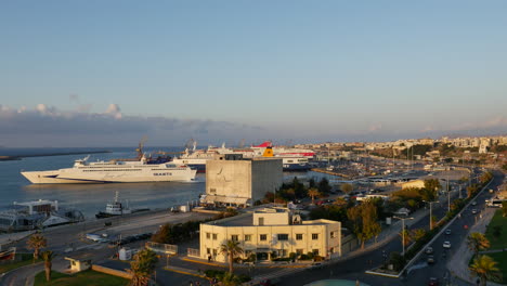 Grecia-Creta-Heraklion-Harbour-Con-Ferries