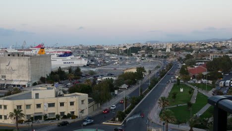 Grecia-Creta-Heraklion-Tráfico-Al-Atardecer-Lapso-De-Tiempo