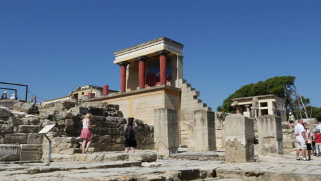 Griechenland-Kreta-Knossos-Restaurierung-Der-Minoischen-Zivilisation-Mit-Reisendem-Paar