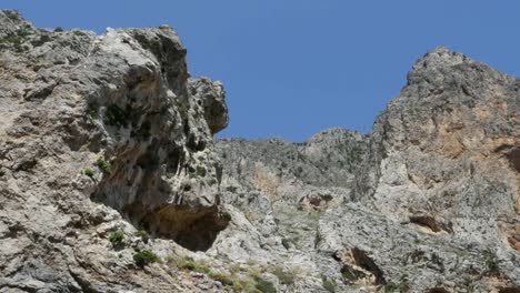 Griechenland-Kreta-Kourtaliotiko-Schlucht-Dramatischer-Felsen-Blauer-Himmel