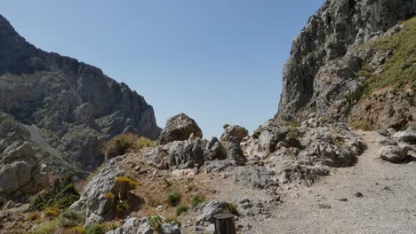 Grecia-Creta-Kourtaliotiko-Gorge-Rocas-dispersas