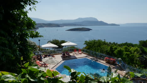 Griechenland-Kreta-Plaka-Blick-Schwimmbad-Leitartikel