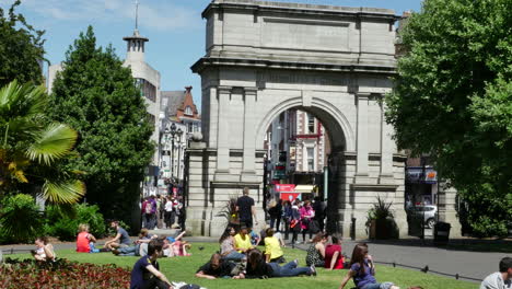 Ireland-Dublin-St-Stephens-Green-Fusiliers-Arch-With-People-Resting