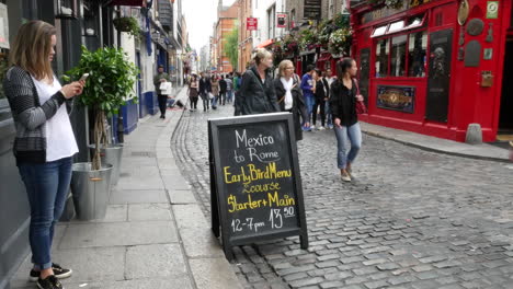 Ireland-Dublin-Temple-Bar-Girl-With-Cell-Phone