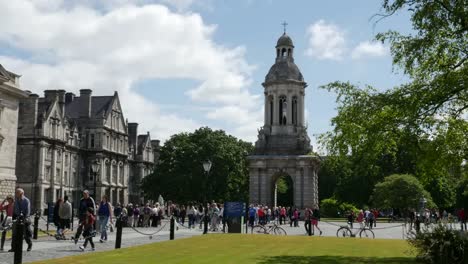 Ireland-Dublin-Trinity-College-Students-Walking-Between-Classes