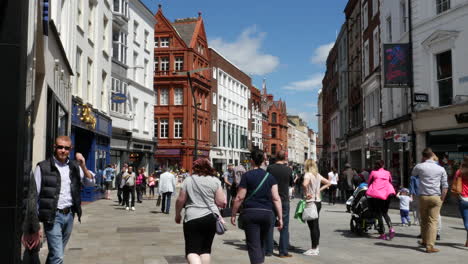 Ireland-Dublin-Mall-And-Shoppers-