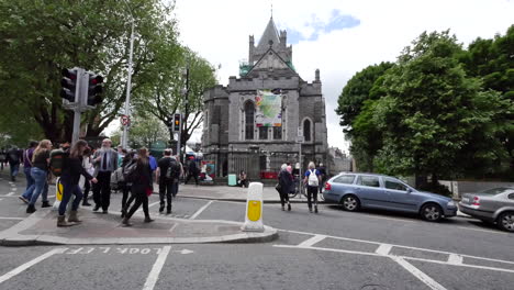Irlanda-Dublín-Calle-Y-La-Iglesia-De-Cristo-Catedral