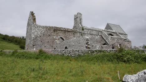 Irland-Corcomroe-Abbey-View