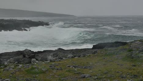 Ireland-County-Clare-Big-Waves-On-Shore