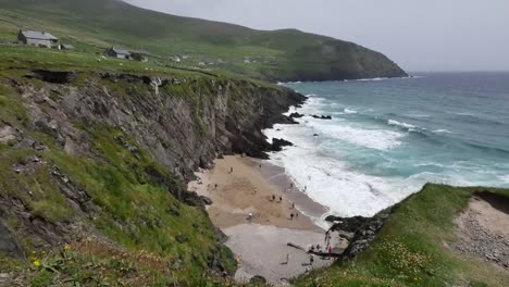 Ireland-Dingle-Peninsula-Beach-Between-Cliffs