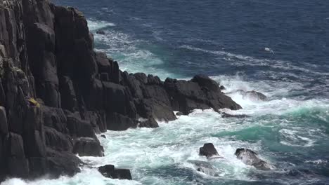 Ireland-Dingle-Coast-With-Waves-Hitting-Cliffs-Zooms-In