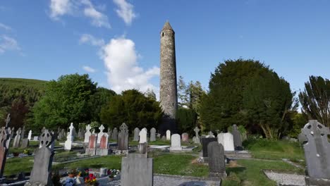 Irlanda-Monasticough-Ruinas-Monásticas-Con-Sol-Reemplazando-Sombra