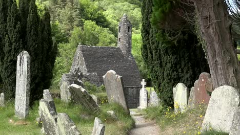 Irlanda-Glendaough-Con-El-Cementerio-Y-La-Iglesia-De-St.-Kevin-Acercar
