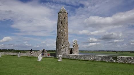 Irland-Clonmacnoise-Mccarthys-Turm-Und-Tempel-Finghin