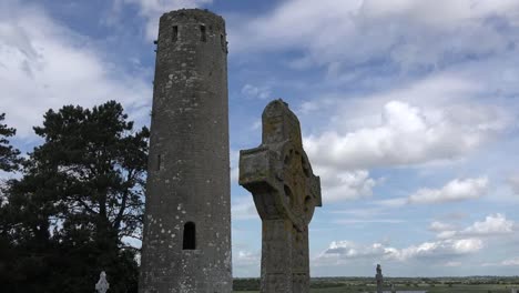 Ireland-Clonmacnoise-Round-Tower-And-High-Cross-In-Shadow-Tilt-Up