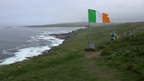 Ireland-County-Clare-View-Along-Coast-With-Irish-Flag-And-Photographer