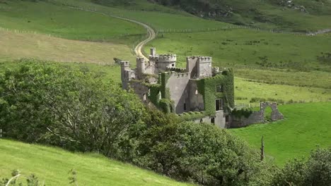 Irland-County-Galway-Clifden-Castle-An-Einem-Hang-Castle