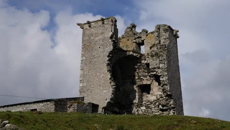 El-Condado-De-Irlanda-Galway-Rinvyle-Castle-Ruinas-Contra-La-Nube