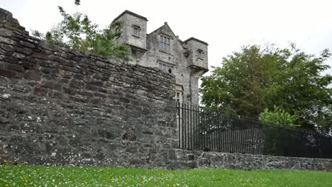 Irland-Donegal-Schloss-Hinter-Mauer