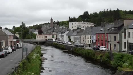 Irland-Donegal-Stadt-Am-Fluss-Eske-Vergrößern-Zoom