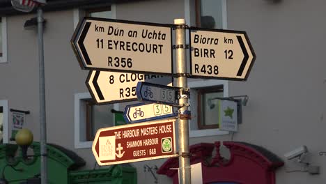 Ireland-Direction-Sign-In-Banagher-