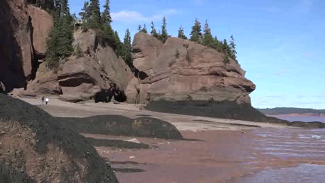 Canada-Bay-Of-Fundy-Rocks-At-Low-Tide-With-People