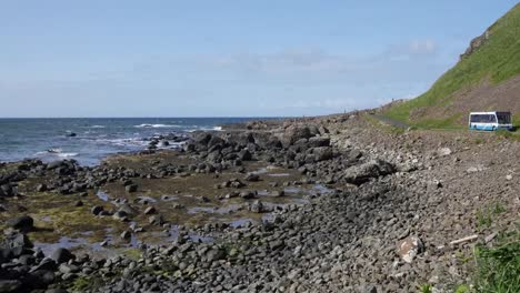 Northern-Ireland-Bus-Leaves-Giants-Causeway