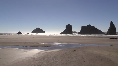 Oregon-Bandon-Sun-On-Water-With-Sea-Stacks