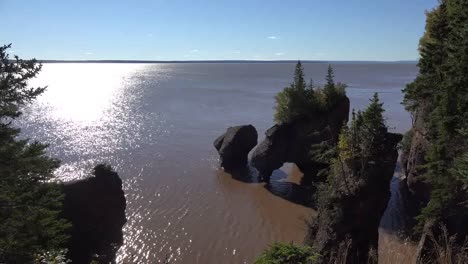 Kanada-Bay-Of-Fundy-Bei-Hopewell-Rocks-Flut