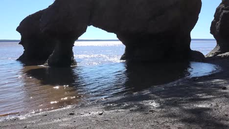 Bahía-de-Canadá-de-Fundy-en-Hopewell-Rocks