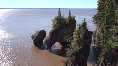 Kanada-Bay-Of-Fundy-Flut-Hopewell-Rocks
