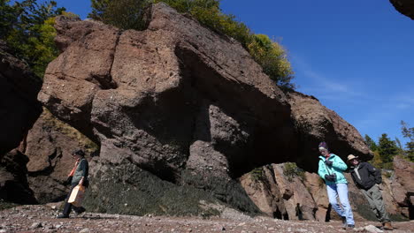 Canada-New-Brunswick-Hopewell-Rocks-With-Tourists-Exploring