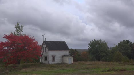 Kanada-Nova-Scotia-Wolken-über-Dem-Alten-Haus