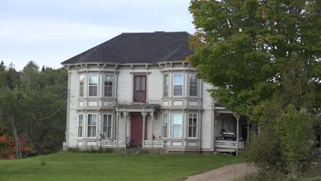 Kanada-Nova-Scotia-Altes-Haus-Auf-Rasen