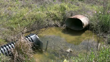 Broken-Pipe-With-Water