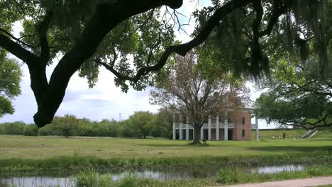 Louisiana-Chalmette-Battlefield-With-A-Tree-Framed-House
