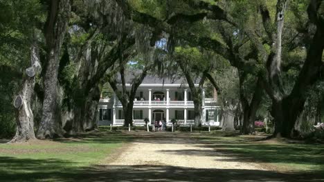 Louisiana-Rosedown-Plantation-House-Zoom-Out